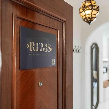 מאלגה Spacious & Authentic Apartment By Rems מראה חיצוני תמונה