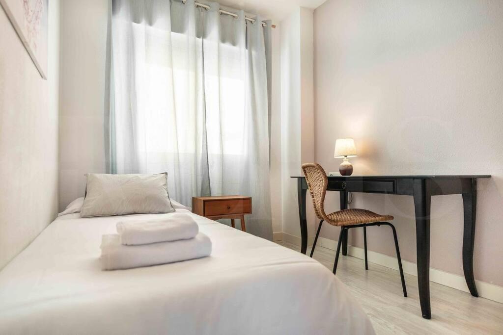 מאלגה Spacious & Authentic Apartment By Rems מראה חיצוני תמונה