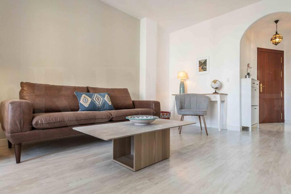 מאלגה Spacious & Authentic Apartment By Rems מראה חיצוני תמונה