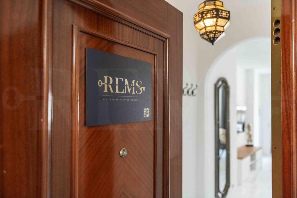 מאלגה Spacious & Authentic Apartment By Rems מראה חיצוני תמונה