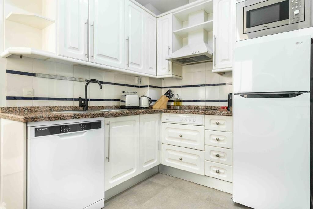 מאלגה Spacious & Authentic Apartment By Rems מראה חיצוני תמונה